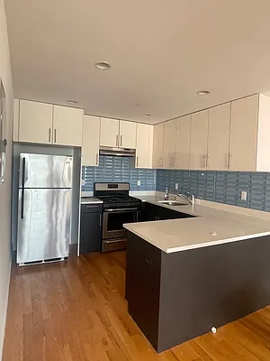 Rented by Bahar Management | media 18