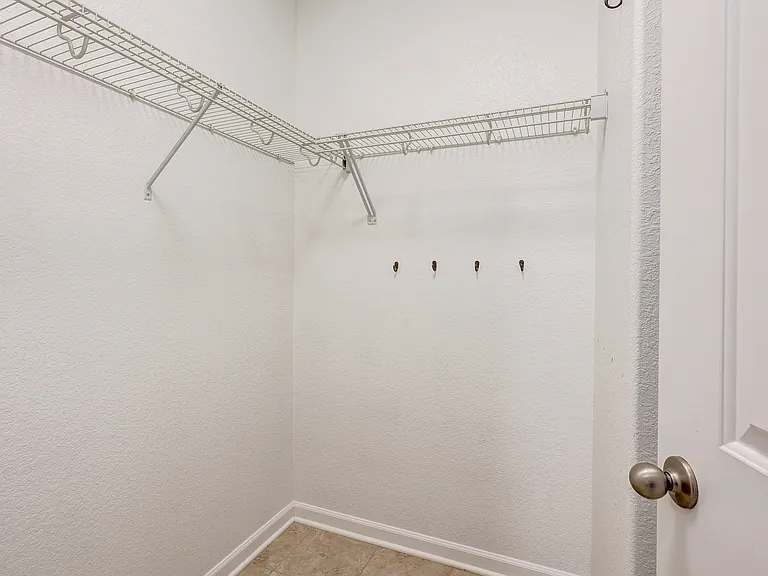 10732 Hillsboro Cir — Photo 52