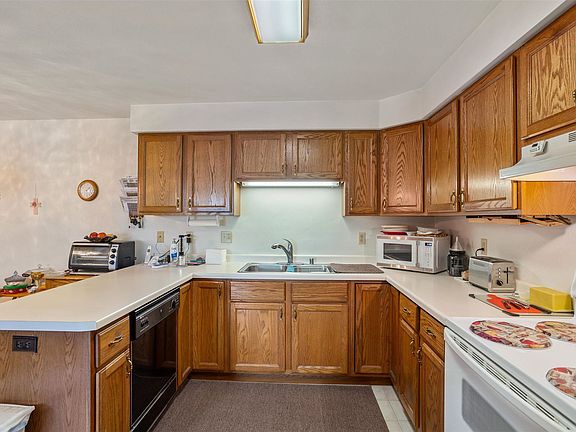 5th image of 129 Curtis Ave