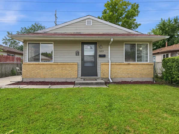 3215 Emery Ln, Robbins, IL 60472