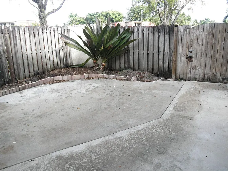 3662 Victoria Dr — Photo 4