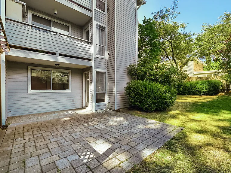 7020 Lynnwood — Photo 10