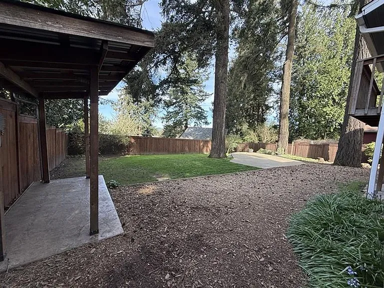 8111 SW Capitol Hwy — Photo 18