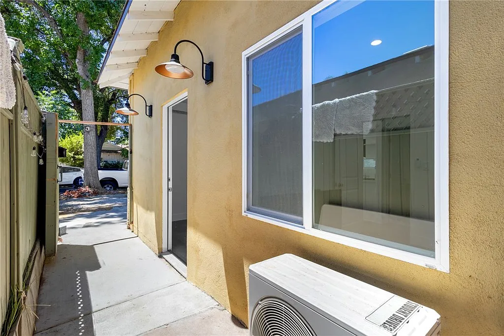 1 bed, 400 sqft, $2,500 — Photo 4