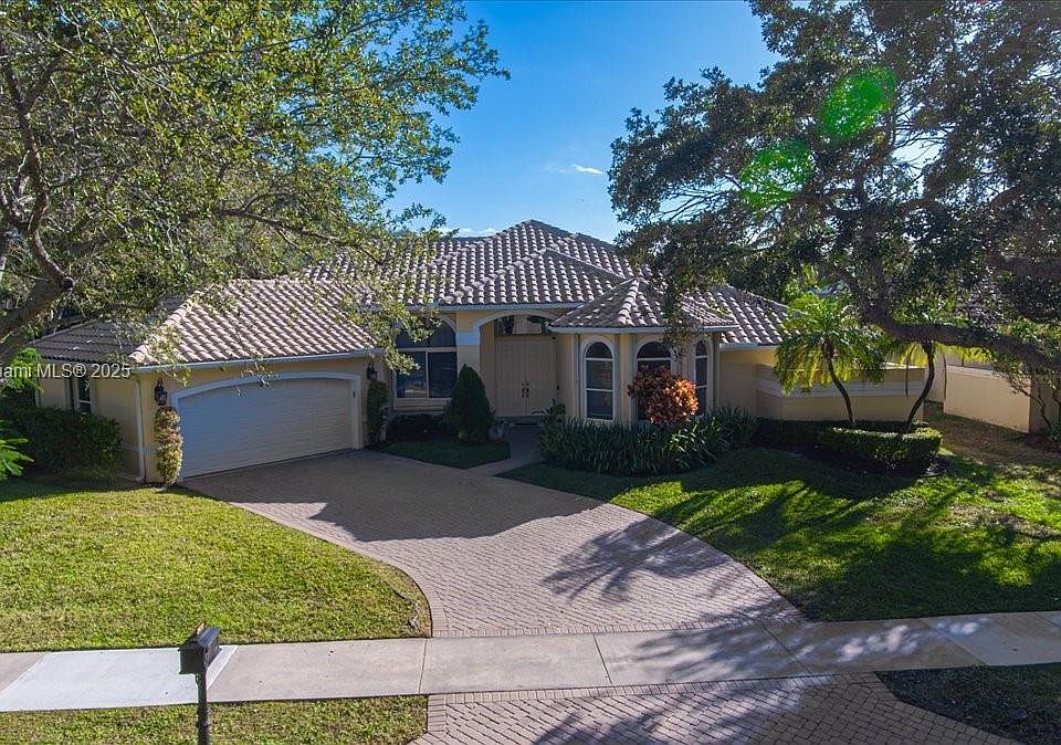 1st image of 2672 Meadowood Dr