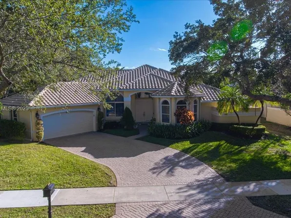 2672 Meadowood Dr, Fort Lauderdale, FL 33332