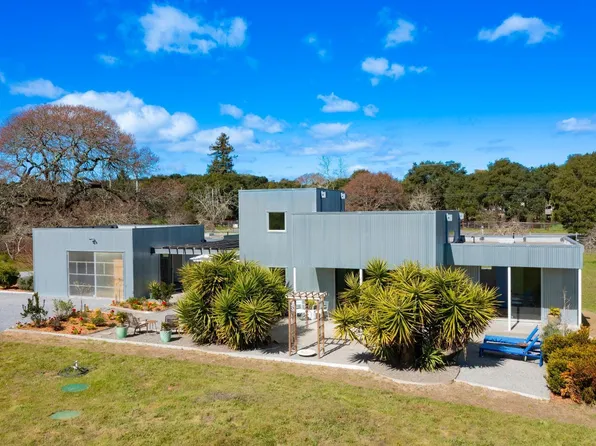 1055 Bloomfield Road, Sebastopol, CA 95472