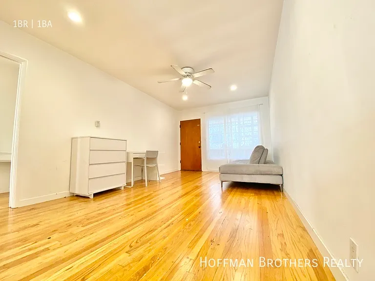 125 N Hamilton Dr #A — Photo 2