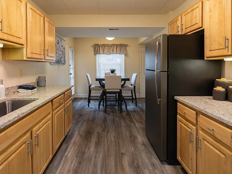 Ivy Hall Apartments — Photo 17