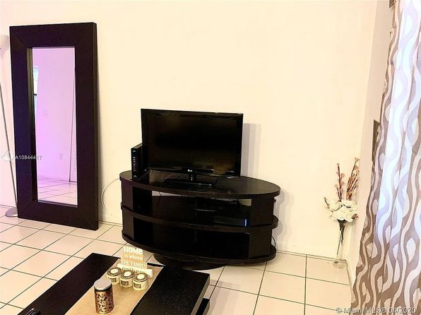 576 NW 114th Ave APT 203