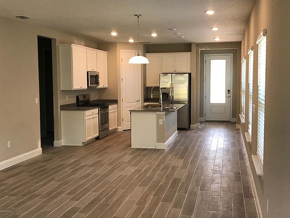 2nd image of 214 Clifton Bay Loop
