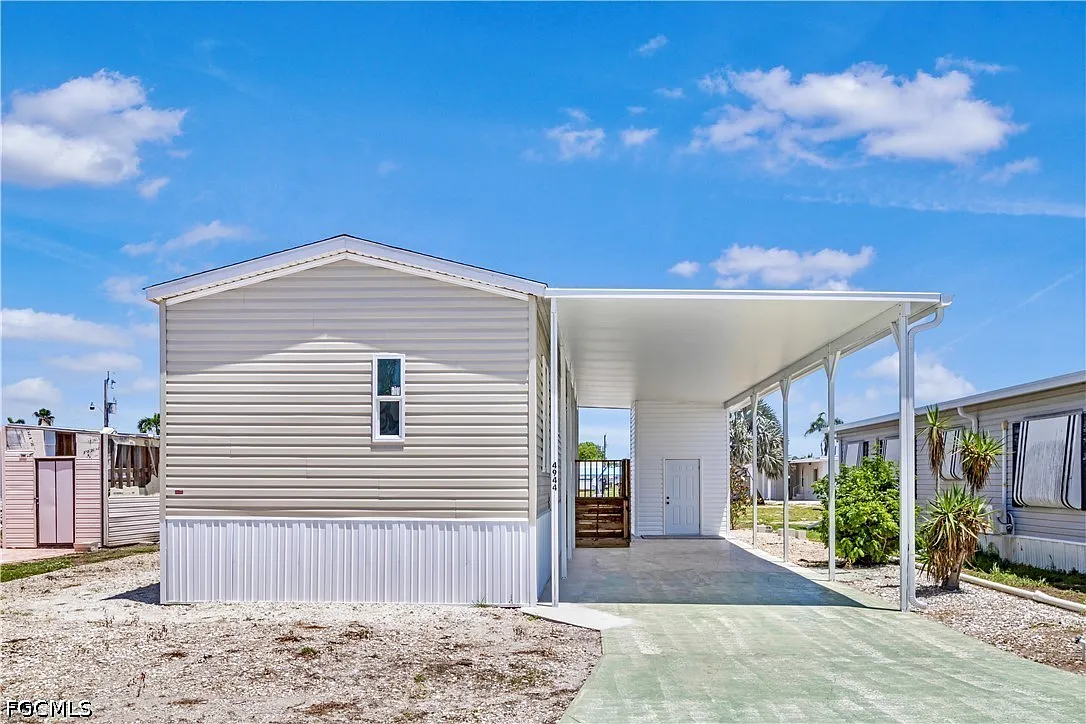 2 bed, 2.0 bath, 831 sqft, $1,599 — Photo 4