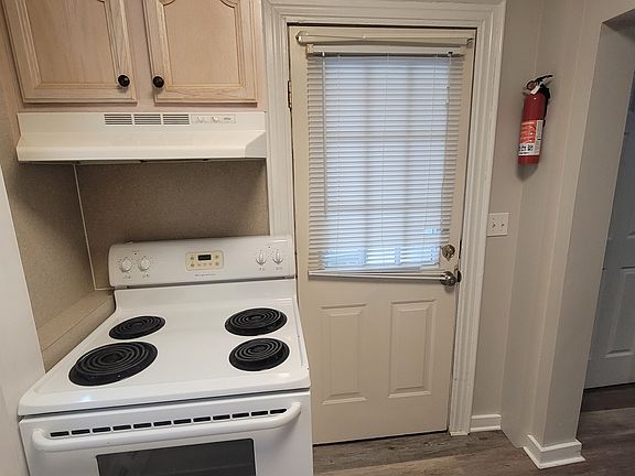 2nd image of 225 Pleasant St