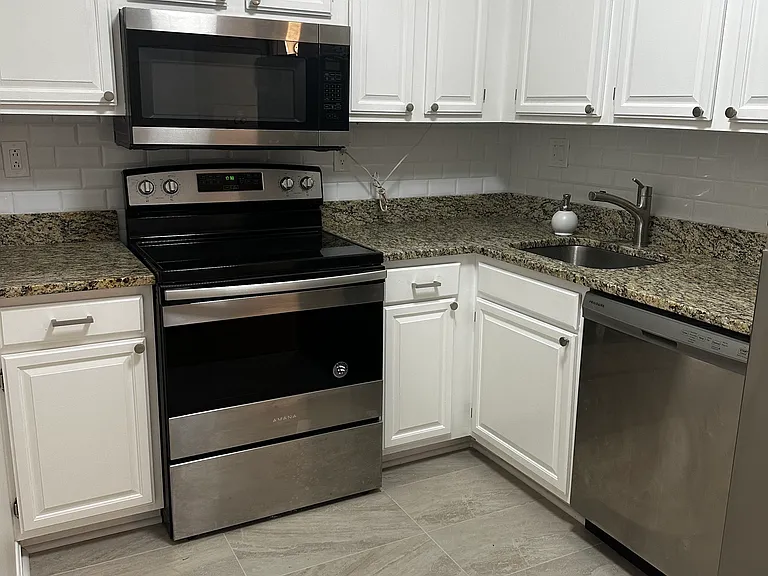 2530 Fairfax Dr #A — Photo 15