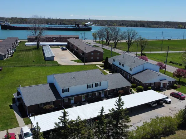 125 Cuttle Rd APT B8, Marysville, MI 48040