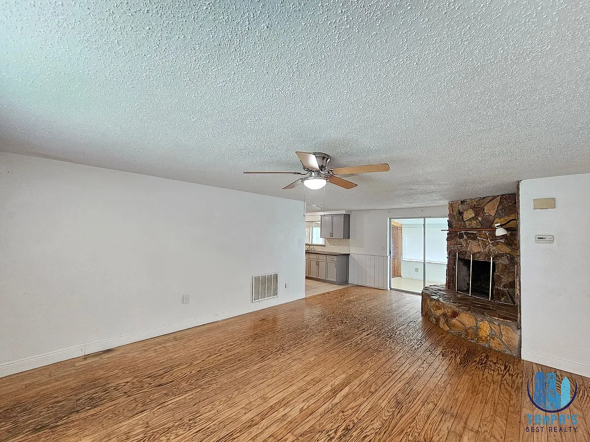 Building Photo - 15812 Sea Pines Dr