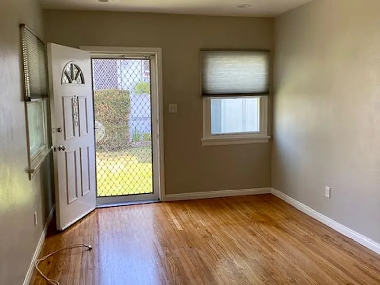 844 Penn St — Photo 18
