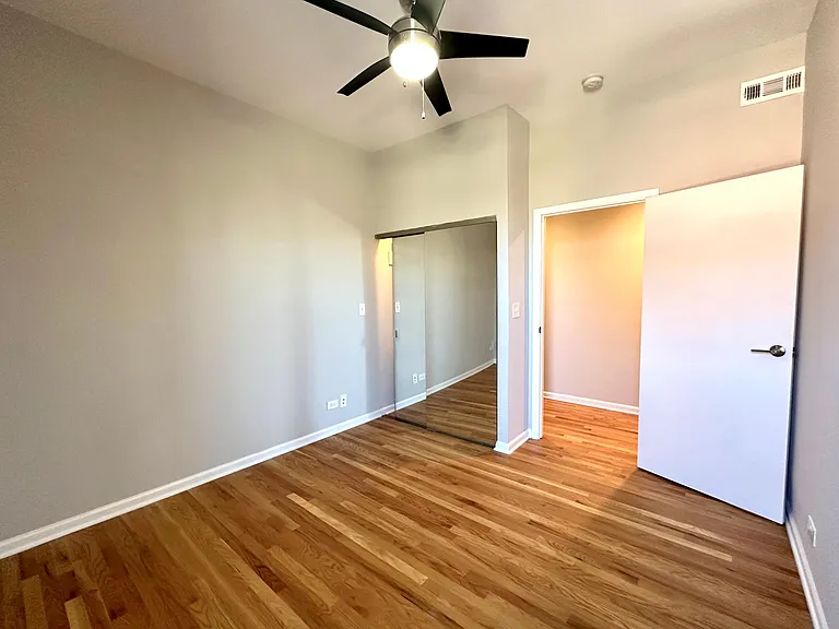 2801 W Logan Blvd #2R — Photo 8