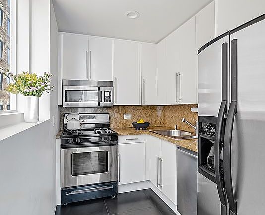 5th image of 146 W 57th St APT 58F