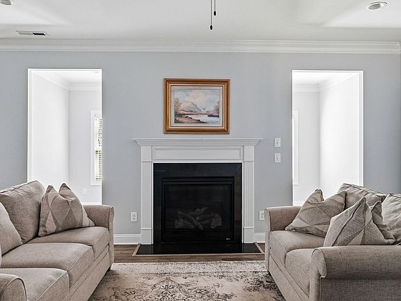 3rd image of 514 Pondpine Lane