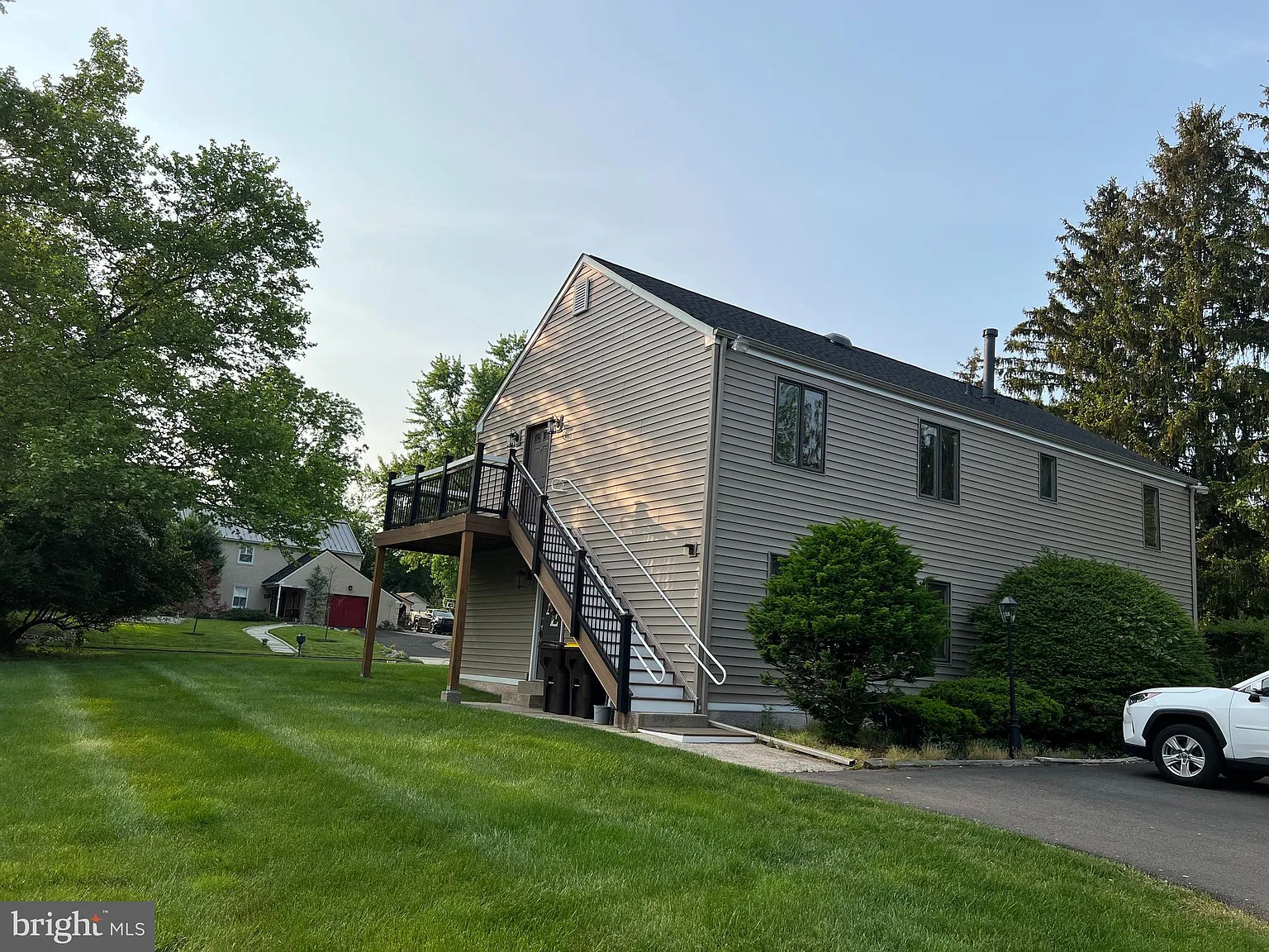 3 bed, 1140 sqft, $2,300 — Photo 1