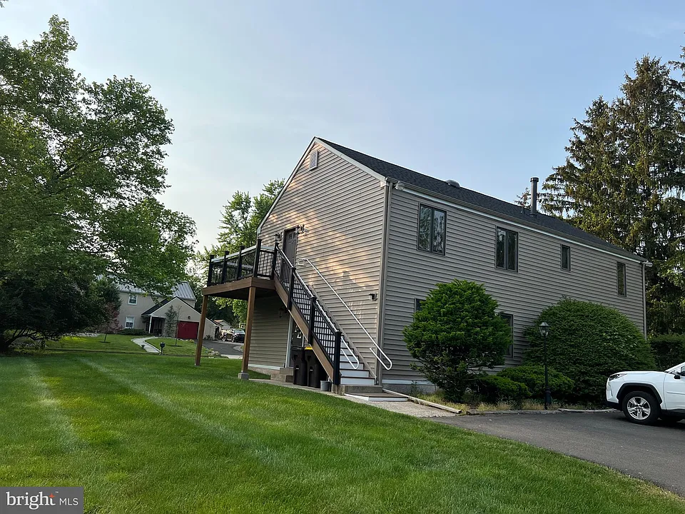 890 Belfry Dr