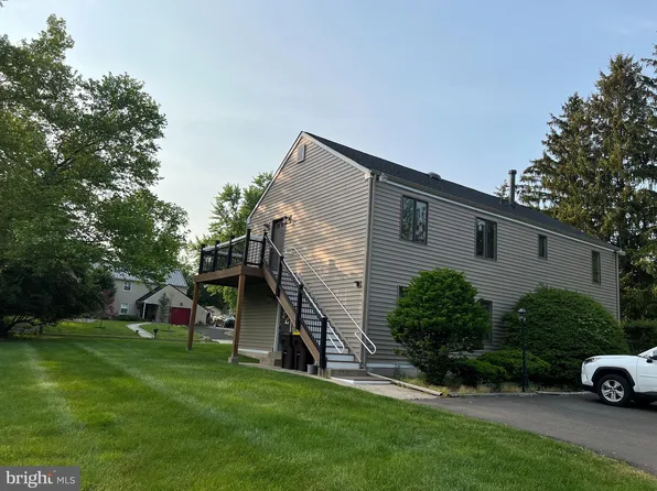 890 Belfry Dr, Blue Bell, PA 19422