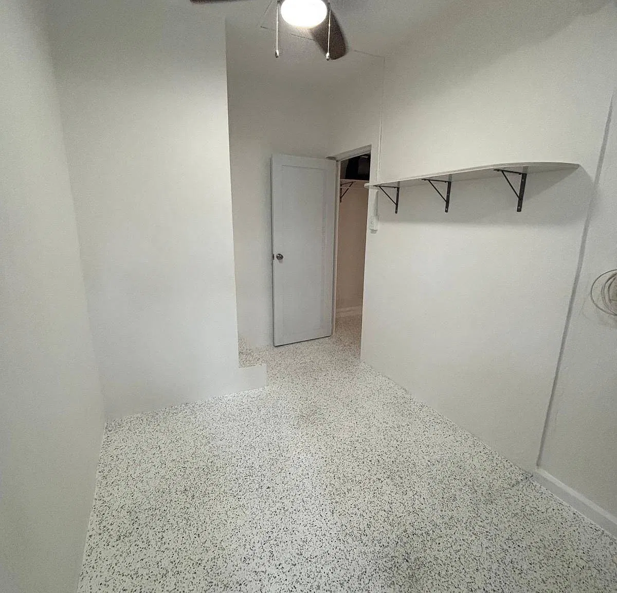 1 bed, 1.0 bath, 350 sqft, $500 — Photo 4