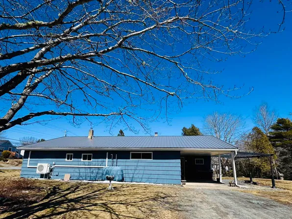 26 Terence Bay Rd, Whites Lake, NS B3T 1W4