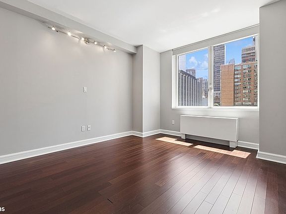 4th image of 100 Riverside Blvd APT 5B