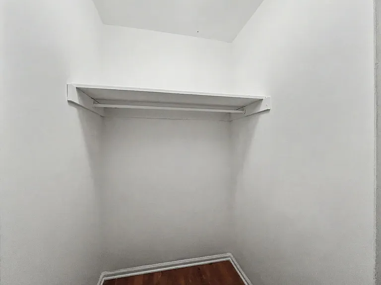 200 E Maple Ave — Photo 19