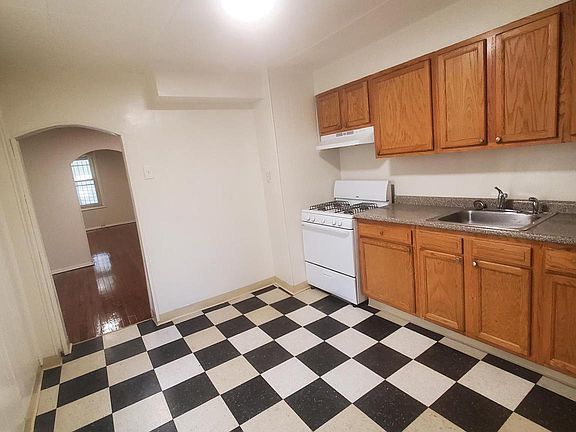 3rd image of 6441 Grays Ave