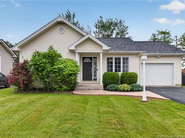 49 Marin St, Dieppe, NB E1A 7V8