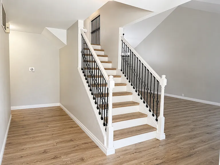 18905 SE 44th Way — Photo 2