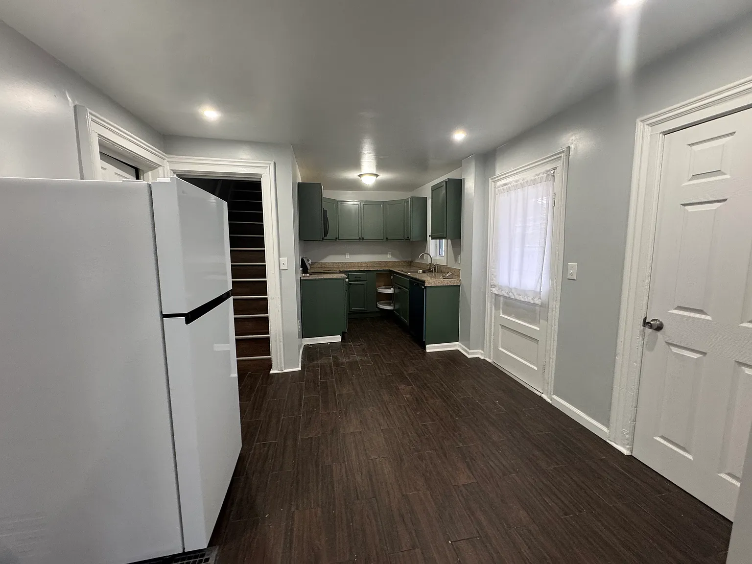 21 Watkins Ave — Photo 1