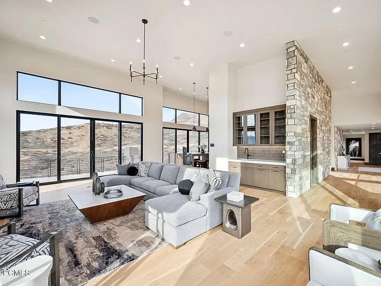 2005 Lookout Peak Cir — Photo 12