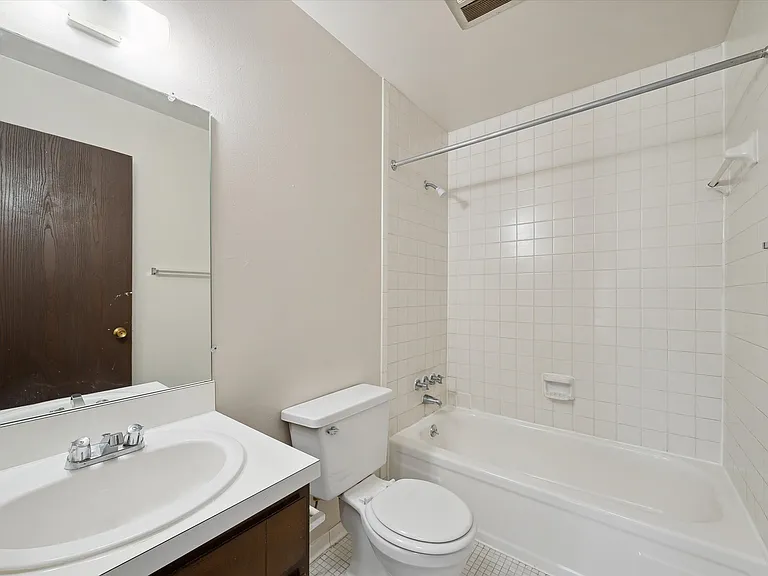 Parkside Apartments — Photo 3