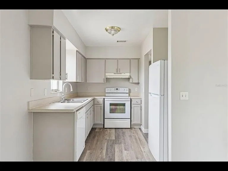 46 N Fairfax Ave #40 — Photo 3