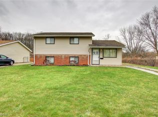 4252 Holl Ave, Sheffield Lake, OH 44054