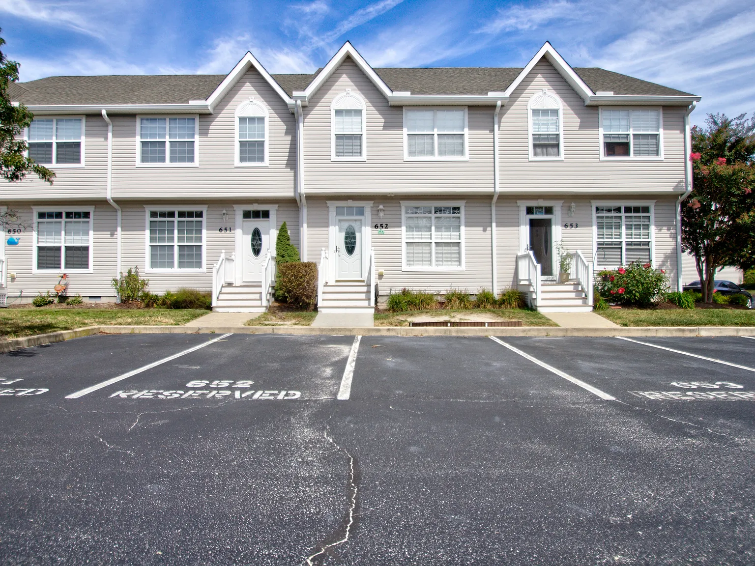 3 bed, 2.5 bath, 1520 sqft, $1,800 — Photo 1
