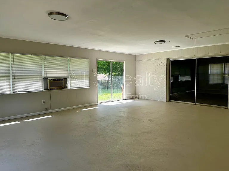 712 Sir Michael Dr — Photo 35