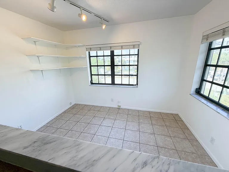 917 NE 16th Ave #16 — Photo 13