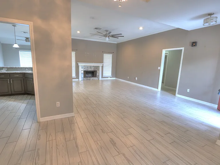 7714 Odessa Dr — Photo 6