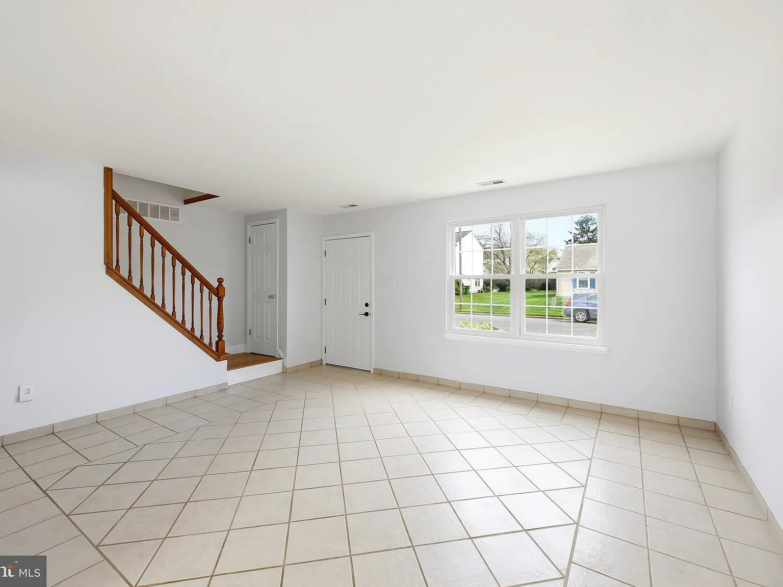 3 bed, 2.5 bath, 1380 sqft, $2,800 — Photo 3