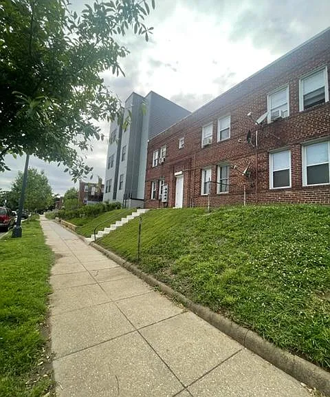 1918 I St NE #4 — Photo 1