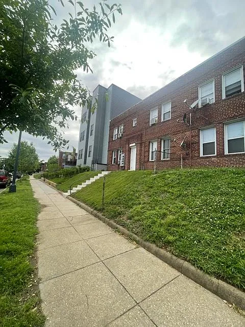 1918 I St NE #4