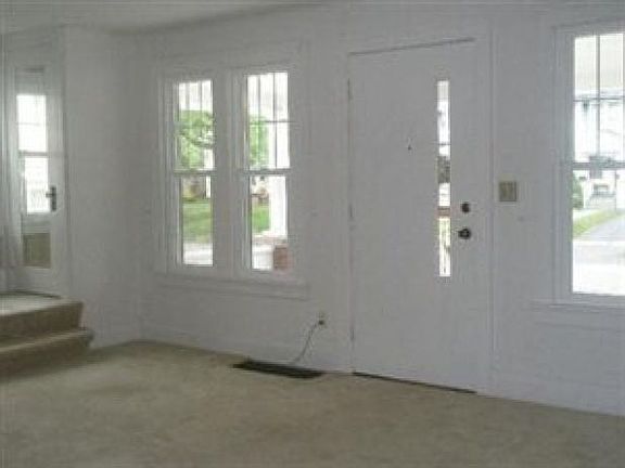 5th image of 147 Denison Ave