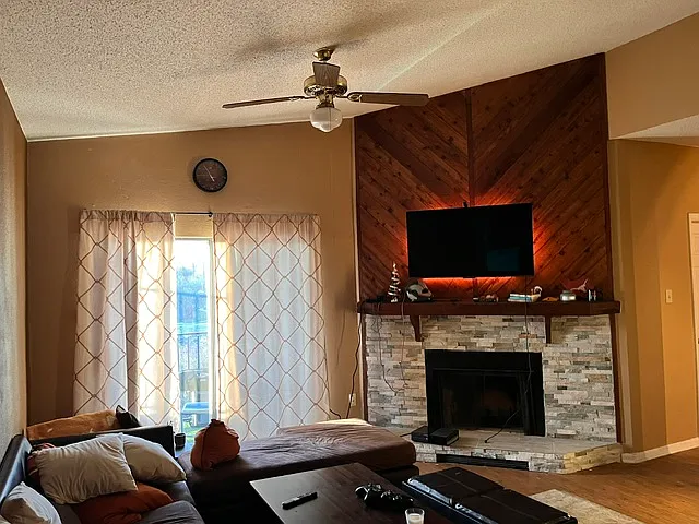 2901 San Jacinto Blvd #301 — Photo 5