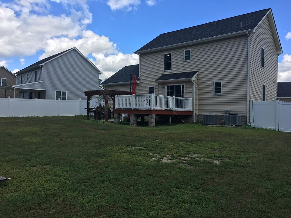 2nd image of 911 Yellowstone Dr