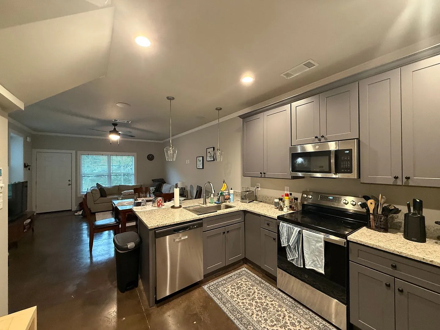3 Story 3BD/3BA Newer Construction Near UGA — Photo 4